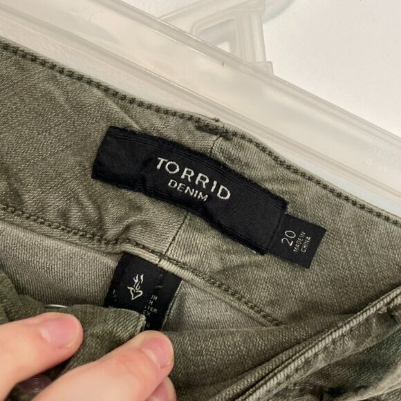 TORRID Plus Size Jegging Bermuda Shorts Olive Green 10.5" In Denim Jean Shorts - Picture 5 of 16